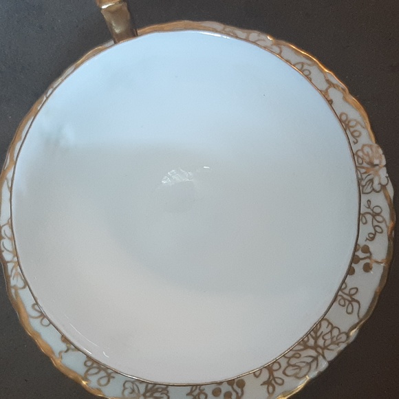 Royal Crown Derby, VINE cup and saucer - Picture 2 of 4